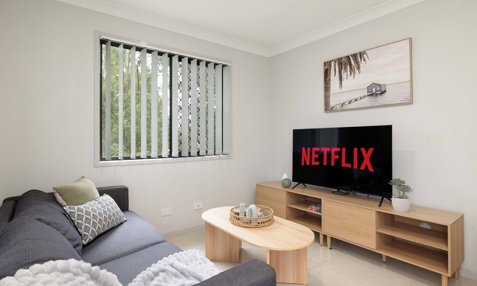 Rocklea Apartment | Cozy 2-Bedroom Apartment with Air Conditioning & Garage