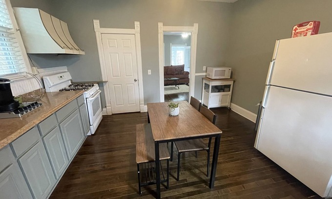 Algonquin Apartment | Ideal 2 Bdr Retreat in Central Algonquin for Families