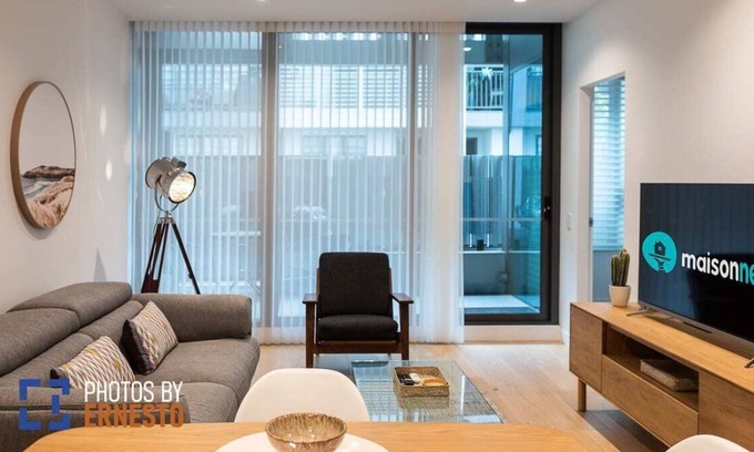 Williamstown Apartment | 2 Bdrm/2 Bthrm Apt With Parking Near Beach & Shops