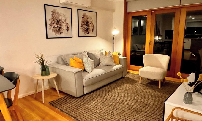 Annandale Apartment | Family-Friendly 2 Bdrm Apt in Annandale with Courtyard
