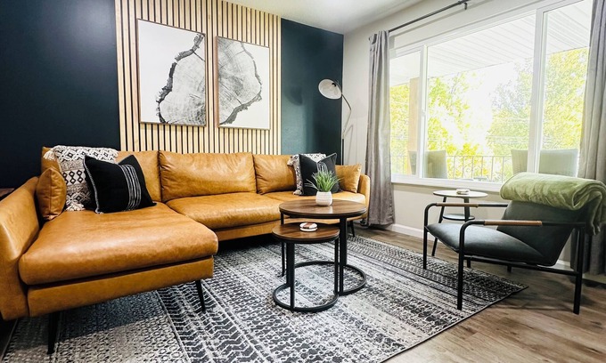 Yale Apartment | Cozy 2-Bedroom Apartment with Patio and Fireplace