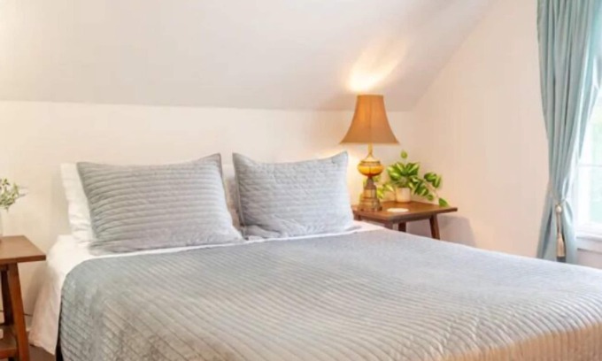 Waldoboro Apartment | Private Retreat with Pet-Friendly Perks and Breakfast Included