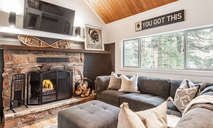 Sundance Cabin | Inviting 2-Bedroom Loft Walks to Ski Run with Hot Tub