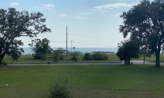 Gulfport House | Oceanfront Cottages: Ideal Family Retreat with Breathtaking Views