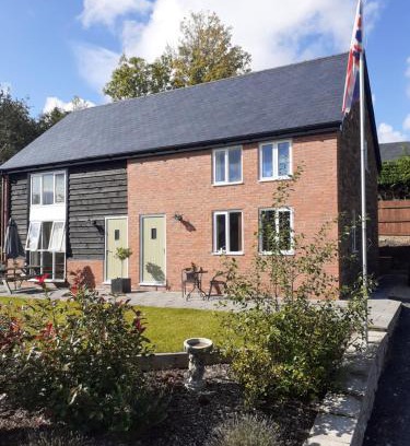 Rhayader House | Family-Friendly Retreat at 2 Bear Barns - Rated 9.5/10