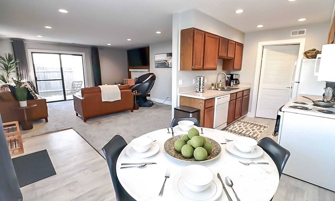 Lincoln House | Family-Friendly Retreat with Spa and Massage Chair in Lincoln