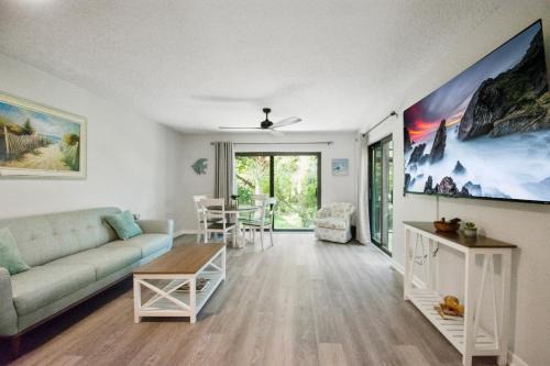 St. Augustine Beach Apartment | Elegant 2 Bed/2 Bath Beach Condo with Ocean View