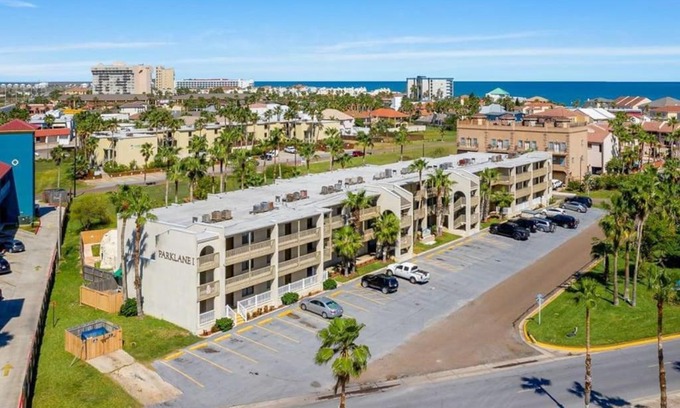 South Padre Island House | Beachside 2 Bed Condo with Pool - Guest Rated 8.6/10