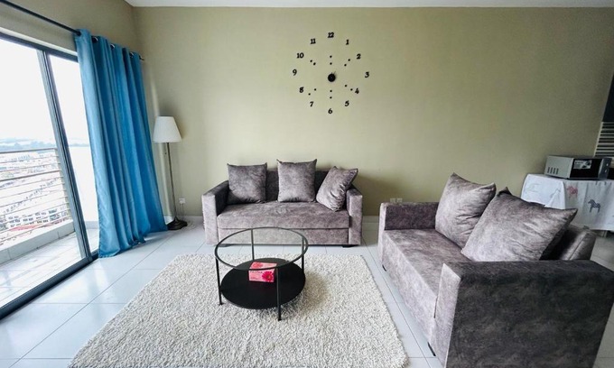 Puchong Apartment | Convenient 2 Bed Condo with Pool near LRT Pusat Bandar