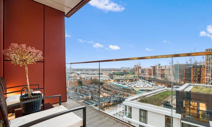 Vauxhall Apartment | Modern 2-Bedroom Retreat in Nine Elms - Child Friendly!