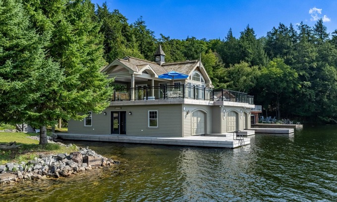 Port Carling Cottage | Beautiful Lake Rosseau Boathouse with Bunkie Retreat