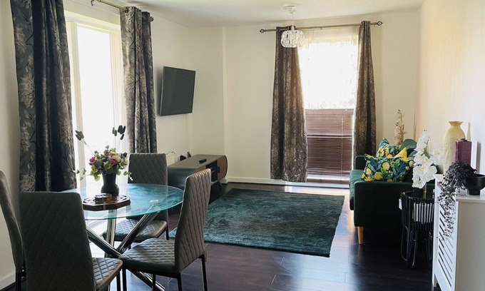 Colyers Apartment | Cozy 2 Bed Apartment - Ideal for Families & Breakfast Included