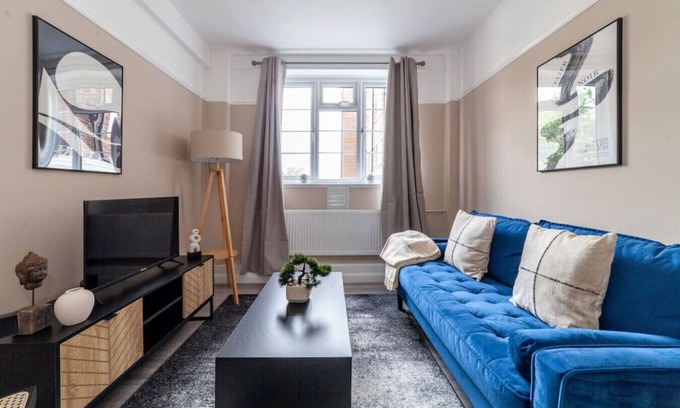 Anerley Apartment | Discover the Crystal Palace Collection: Spa & Family-Friendly