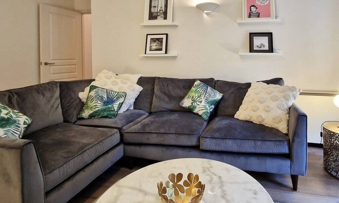 Ballsbridge Apartment | Inviting 2 Bed Apartment in Leafy Sandymount, Dublin 4