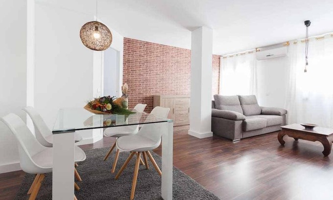el Mercadal Apartment | Inviting 2-Bed Apartment in Girona's Heart with Terrace