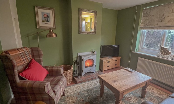 Knodishall Cottage | Inviting 2-Bed Retreat Near Thorpeness & Aldeburgh