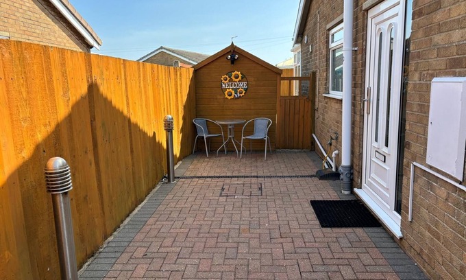 Ingoldmells House | Pet-Friendly Bungalow 22 with Ocean View in Ingoldmells