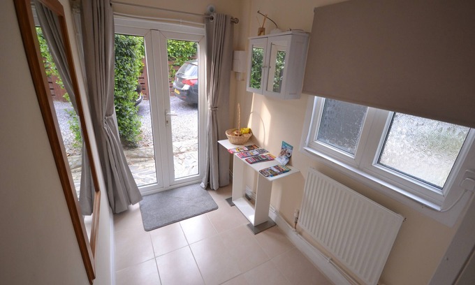 Denbigh Cabin | Cozy 2-Bed Cabin with Kitchen in Nantglyn Denbigh