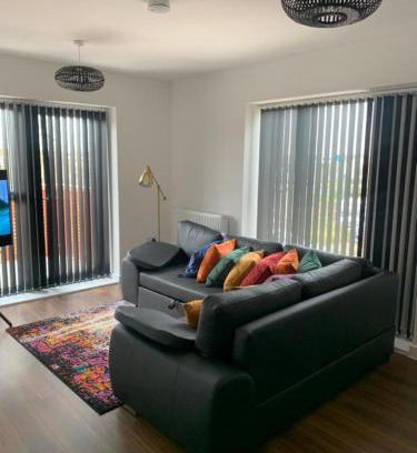 West Thurrock Apartment | 2 Bed Flat- Direct Links to Central London