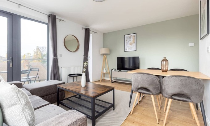 Whittington Apartment | Relaxing Retreat at The Colindale Collection with Spa & More