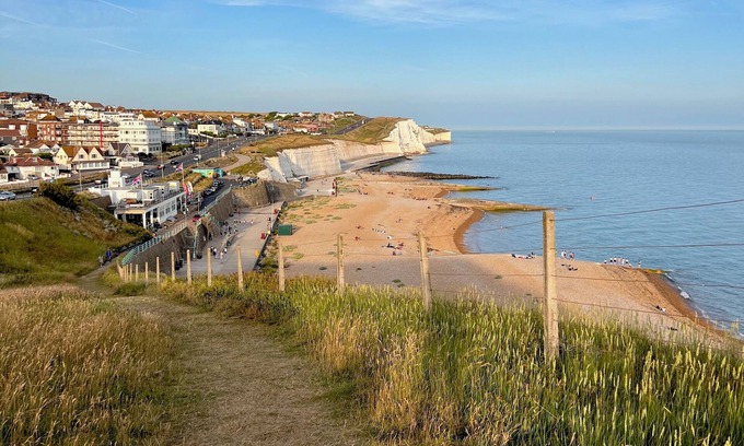 Rottingdean Apartment | Cozy 2-Bed Flat Steps from the Beach and South Downs!