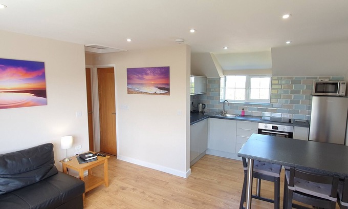 Kilkhampton Apartment | Family-Oriented 2-Bed Holiday Rental with Pool & Pet Friendly