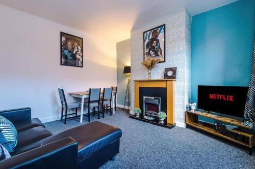 Leeds Apartment | Family-Friendly 2 Bed House with Hot Tub & Top Review Score