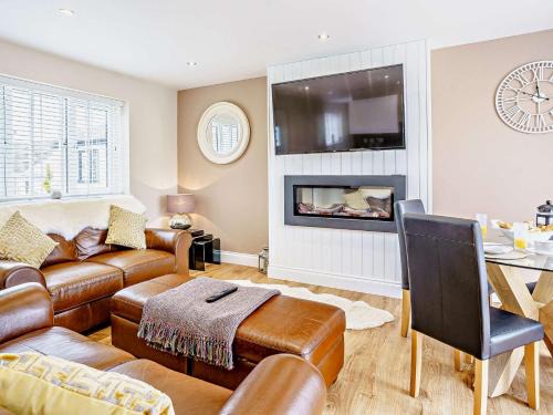 Felinfach House | Family-Friendly Retreat with Pool in Aberaeron