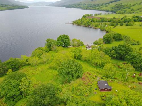 Netherton House | Cozy 2-Bed Retreat in Ardeonaig with Family and Pet Amenities