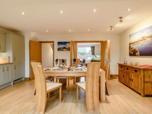 Bamburgh House | Family-Friendly 2-Bedroom Retreat in Beautiful Bamburgh