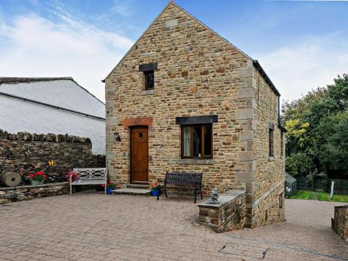 Barlow House | Family-Friendly 2-Bed Retreat in Barlow PK612