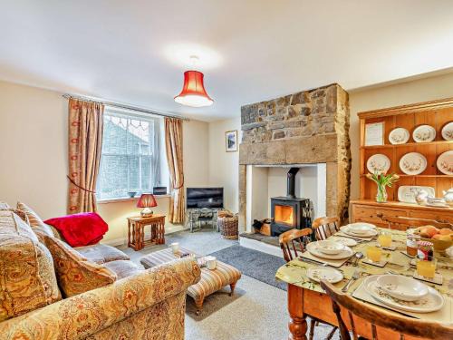Bellingham House | Cozy 2-Bedroom Retreat in Bellingham with Hot Tub