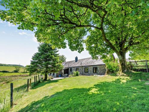 Pentrefelin House | Family-Friendly 2-Bed Retreat in Brechfa - Pet Welcoming