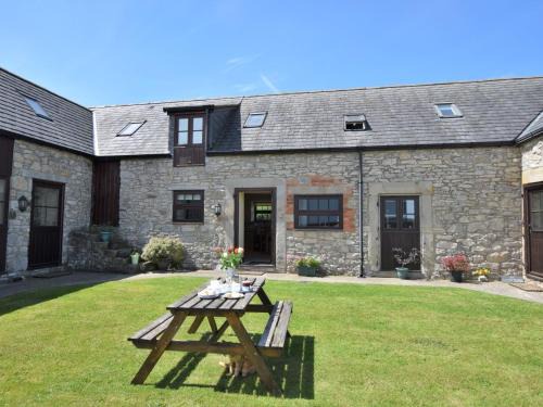 Caerwys House | Cozy 2-Bed Retreat in Caerwys - Family-Friendly Stay