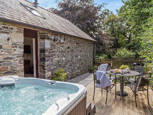 Callington House | Pet-Friendly 2-Bed Retreat in Callington with Hot Tub