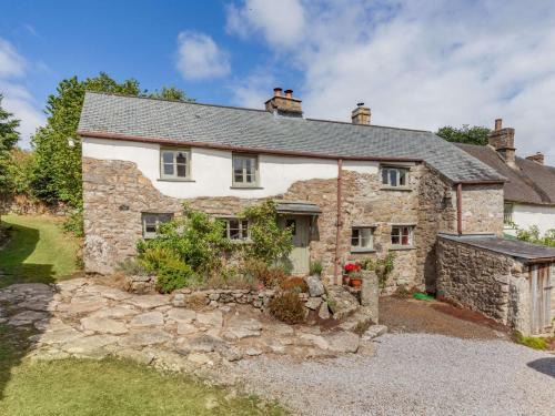 Sticklepath House | Comfortable 2-Bed Retreat in Family-Friendly Chagford
