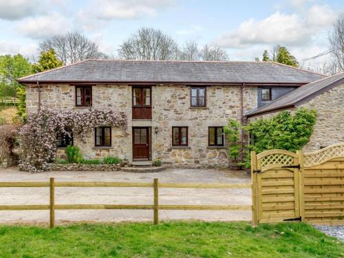 St Austell House | Family-Friendly 2 Bed Retreat in Charlestown