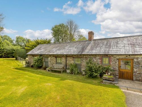 Chulmleigh House | Family-Friendly 2-Bed Retreat in Chulmleigh with Pool
