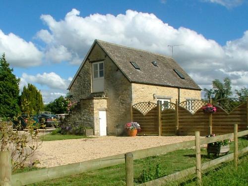 Cirencester House | Comfortable 2 Bed Retreat in Cirencester - Family Friendly