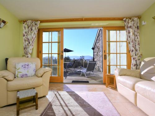 Eglwysbach House | Family-Friendly 2 Bed Retreat in Conwy with Hot Tub