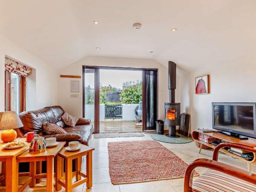 Fowey House | Pet-Friendly 2-Bed Retreat with Pool in Fowey