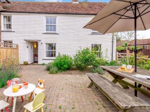 Horsted Keynes House | Cozy 2-Bed Retreat in Horsted Keynes - Pet & Child Friendly