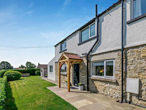Kirkbymoorside House | 2 Bed in Kirkbymoorside 92635