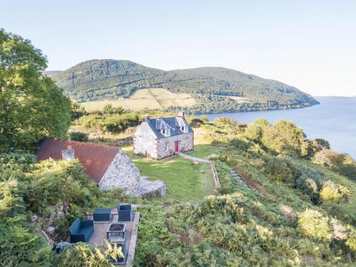 East Lewiston House | Family-Friendly 2-Bed Retreat Near Loch Ness - Top Rated!