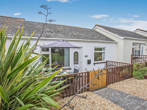 Mullion House | Family-Friendly 2-Bed Retreat in Mullion Cove