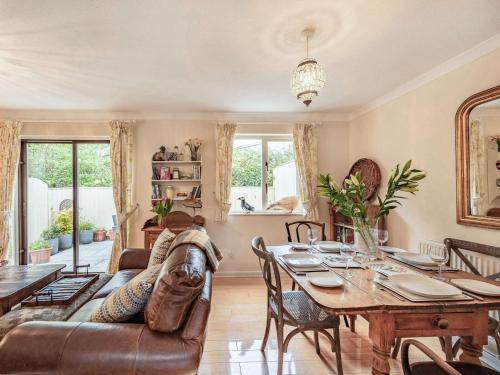 Narberth House | Family-Friendly 2-Bed Retreat in Narberth Awaits You