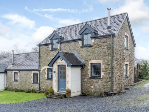 Narberth House | Inviting 2-Bed Family Retreat in Narberth with Amenities