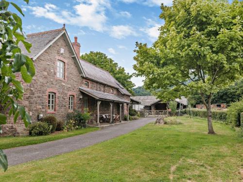 Pencelli House | Cozy 2-Bedroom Retreat in Pencelli - Pet & Child Friendly