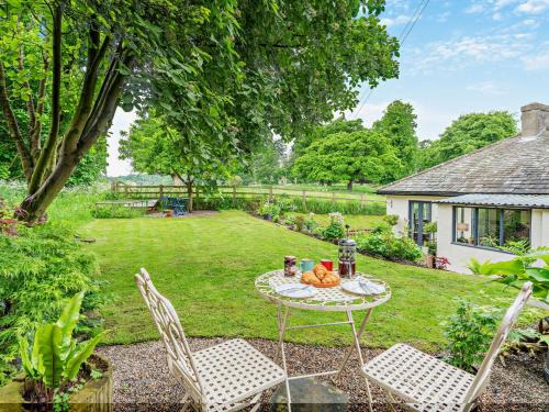 Richmond House | Comfortable 2-Bed Hotel in Richmond with Family Amenities