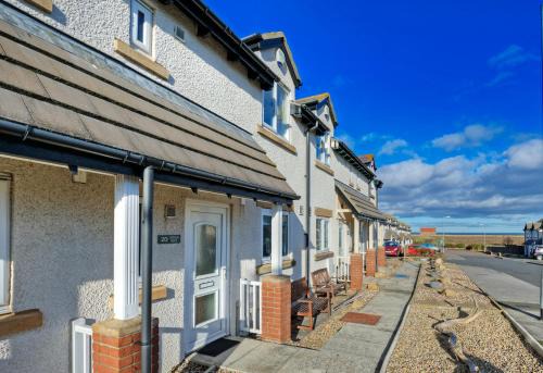 Seahouses House | Family-Friendly Stay in 2 Bed Seahouses CN135